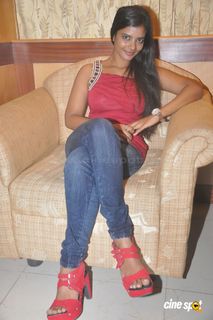 Aishwarya Rajesh feet photo 7