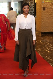 Aishwarya Rajesh feet photo 6