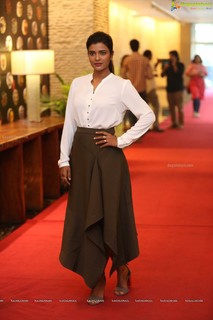 Aishwarya Rajesh feet photo 5