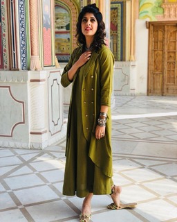Aishwarya Sakhuja feet photo 8