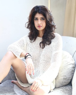 Aishwarya Sakhuja feet photo 4