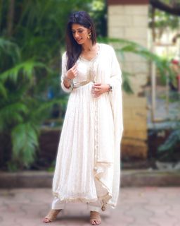 Aishwarya Sakhuja feet photo 18