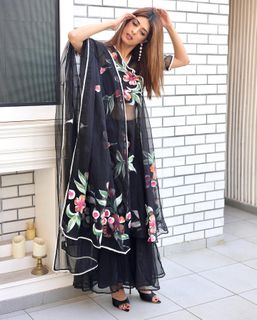 Aishwarya Sakhuja feet photo 2