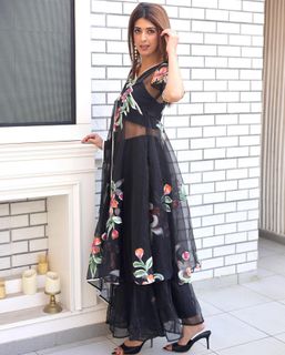 Aishwarya Sakhuja feet photo 16