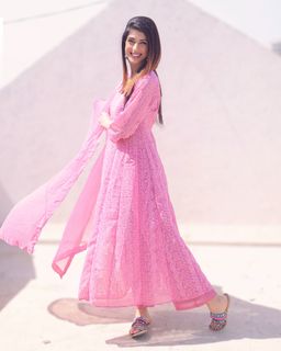 Aishwarya Sakhuja feet photo 18