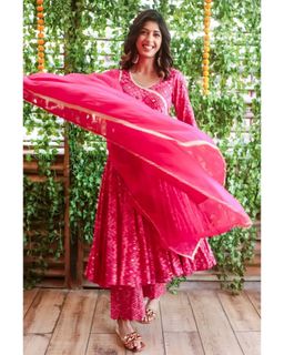 Aishwarya Sakhuja feet photo 11
