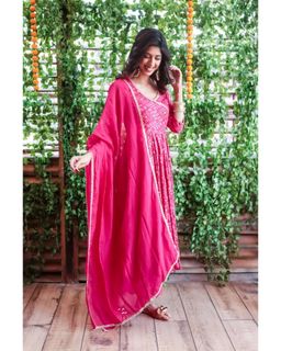Aishwarya Sakhuja feet photo 10