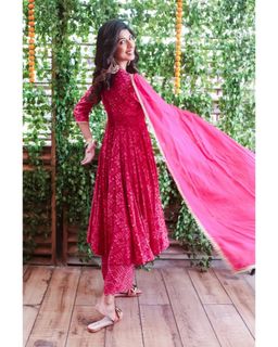 Aishwarya Sakhuja feet photo 8