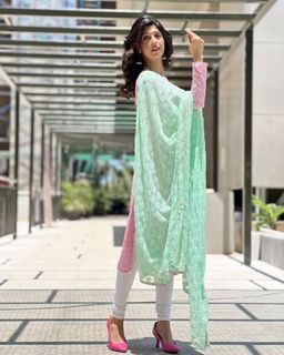 Aishwarya Sakhuja feet photo 15