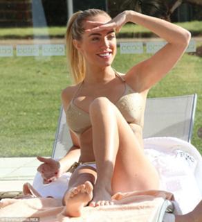 Aisleyne Horgan-Wallace feet photo thumbnail