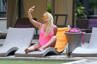 Aisleyne Horgan-Wallace feet photo thumbnail