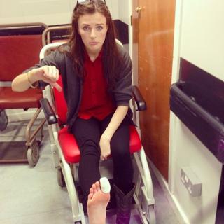 Aisling Bea feet photo thumbnail