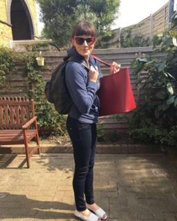 Aisling Bea feet photo thumbnail