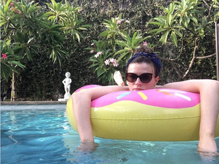 Aisling Bea feet photo thumbnail