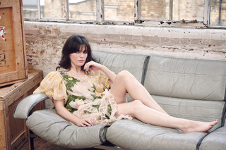 Aisling Bea feet photo thumbnail