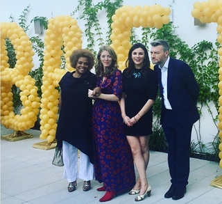 Aisling Bea feet photo thumbnail