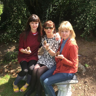 Aisling Bea feet photo thumbnail