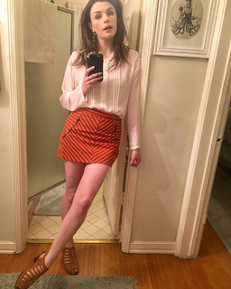Aisling Bea feet photo thumbnail