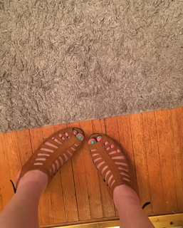 Aisling Bea feet photo thumbnail