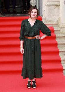 Aisling Bea feet photo thumbnail