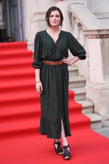 Aisling Bea feet photo thumbnail