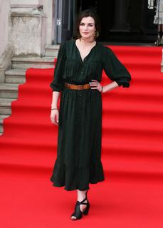 Aisling Bea feet photo thumbnail