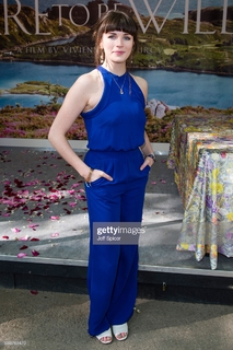Aisling Bea feet photo thumbnail