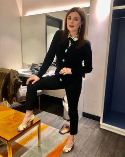 Aisling Bea feet photo thumbnail