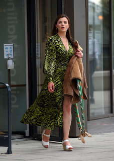Aisling Bea feet photo thumbnail