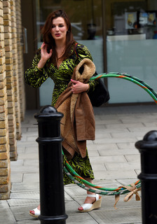 Aisling Bea feet photo thumbnail