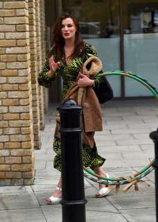 Aisling Bea feet photo thumbnail
