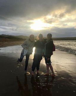 Aisling Bea feet photo thumbnail