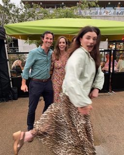 Aisling Bea feet photo thumbnail