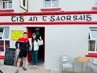 Aisling Bea feet photo thumbnail