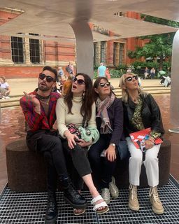 Aisling Bea feet photo thumbnail