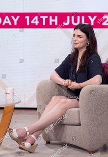 Aisling Bea feet photo thumbnail