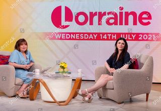 Aisling Bea feet photo thumbnail