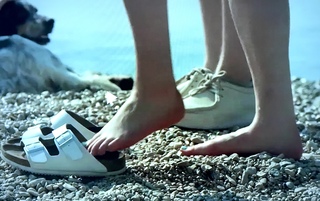 Aisling Bea feet photo thumbnail
