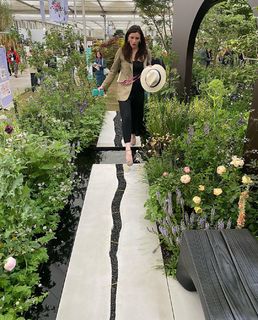Aisling Bea feet photo thumbnail