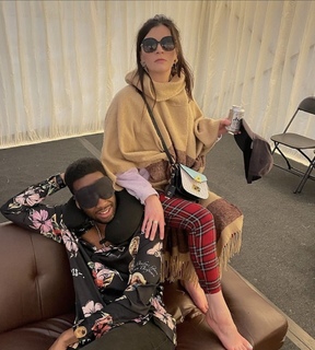 Aisling Bea feet photo thumbnail