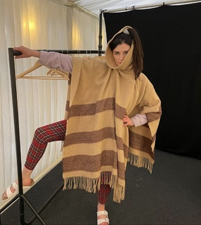 Aisling Bea feet photo thumbnail