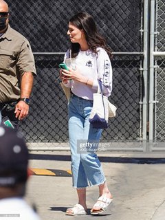 Aisling Bea feet photo thumbnail