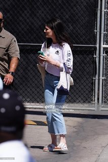 Aisling Bea feet photo thumbnail
