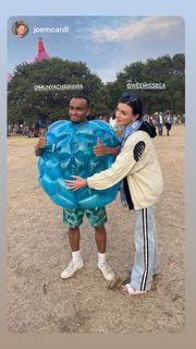 Aisling Bea feet photo thumbnail