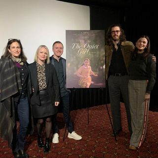 Aisling Bea feet photo thumbnail