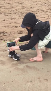 Aisling Bea feet photo thumbnail