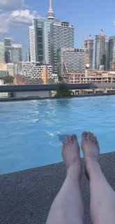 Aisling Bea feet photo thumbnail