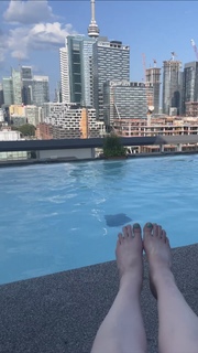 Aisling Bea feet photo thumbnail