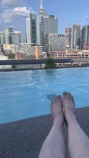 Aisling Bea feet photo thumbnail