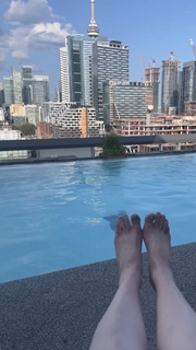 Aisling Bea feet photo thumbnail